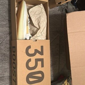 Men’s YZY 350 Sz 9.